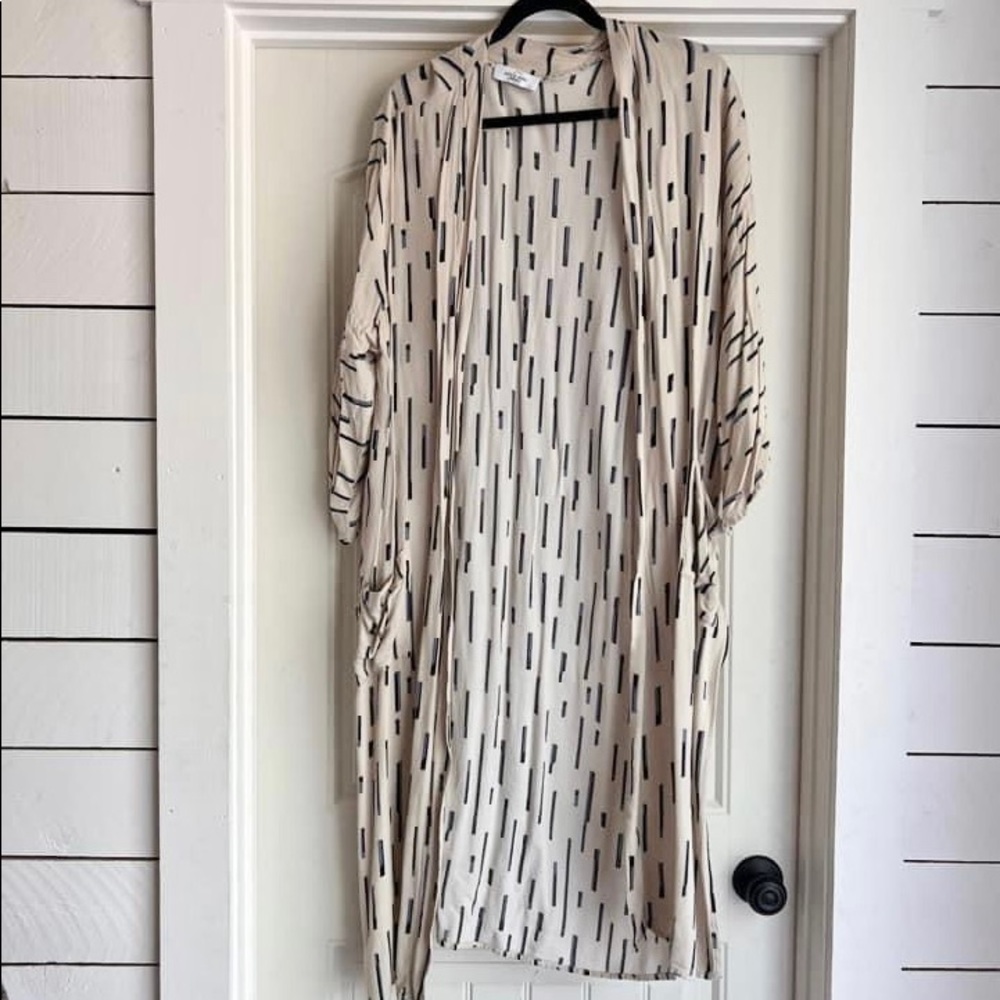 Carly Jean Los Angeles Kimono